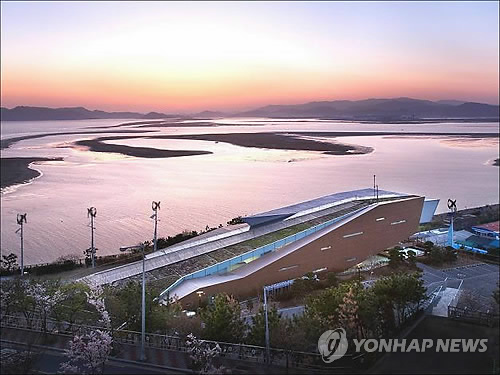아미산 중턱 전망대서 바라본 낙동강