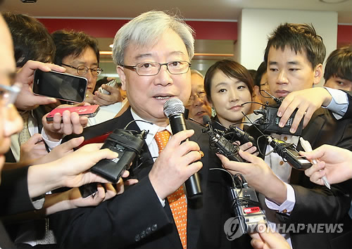 김석동, "건전 저축은행 예금 안심하고 그냥 두세요"