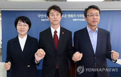 손 맞잡은 안 캠프 공동선대본부장