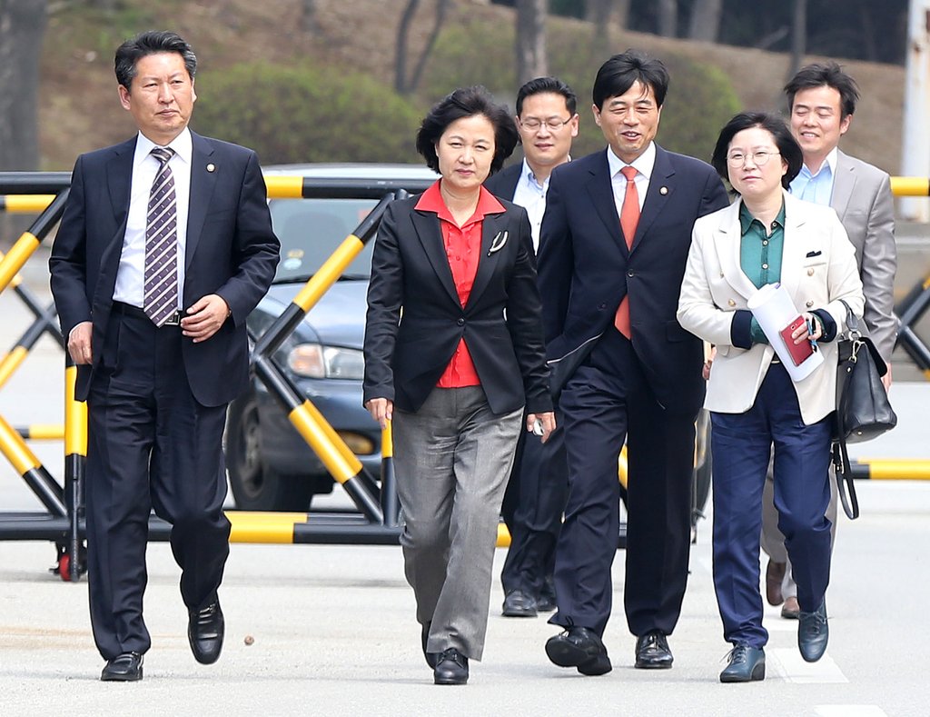 국정원 방문한 민주당 의원들
