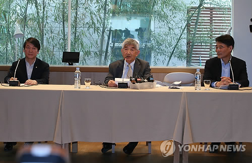 안철수 정책네트워크 '내일' 이사장 맡은 최장집 교수