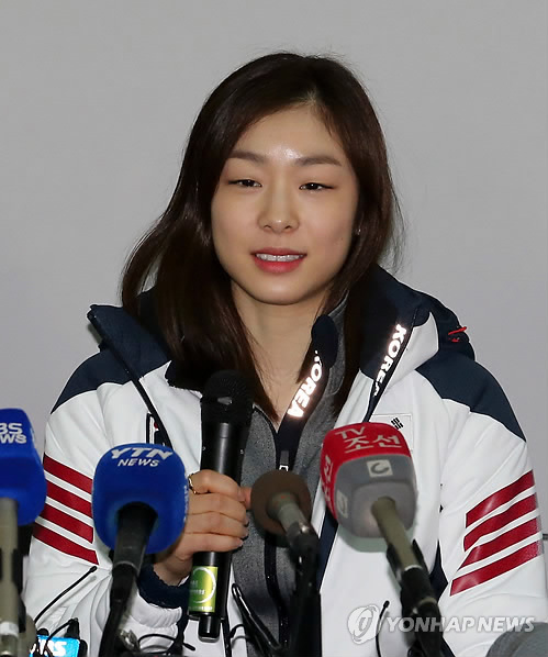 출국 기자회견 하는 김연아