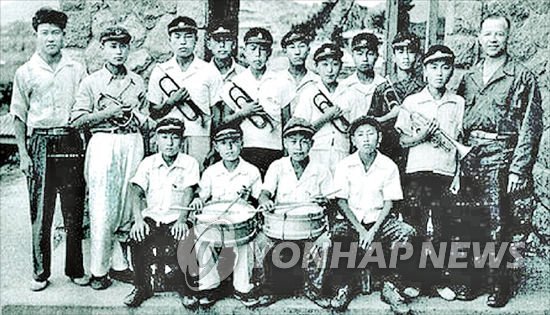 '제주 관악의 초석' 길버트 소령과 오현고 관악단