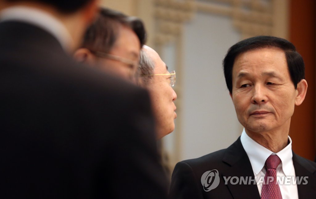 김장수 靑안보실장, '세월호 구설'로 결국 낙마