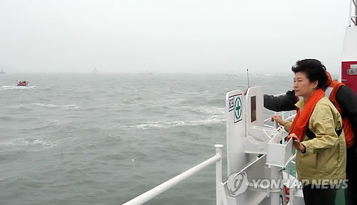 사고현장 방문한 박 대통령