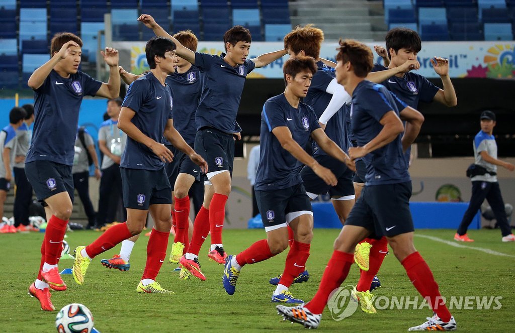  몸풀기하는 한국 대표팀