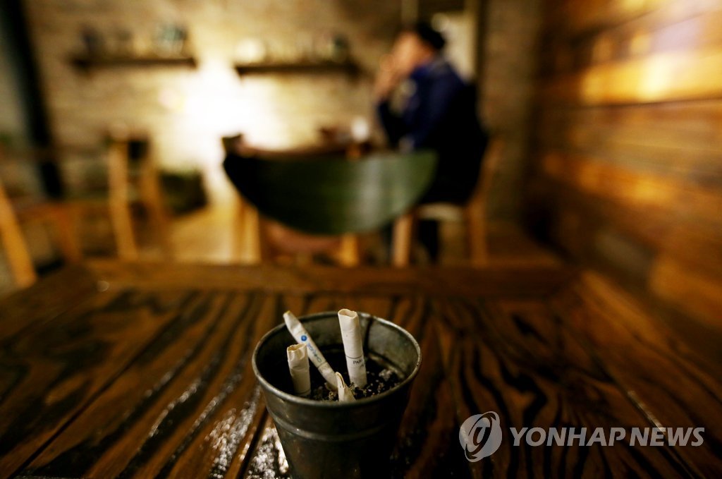카페 내 흡연실 [연합뉴스 자료사진]