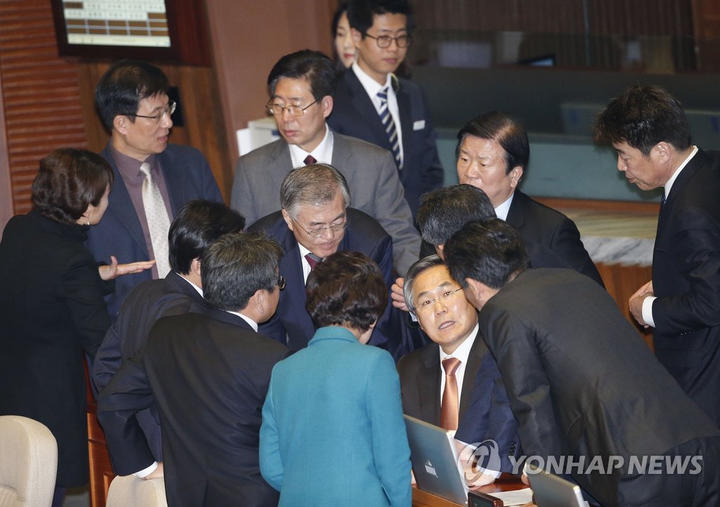 임명동의안 가결 대화하는 새정치민주연합