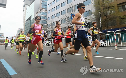 '2015 대구국제마라톤대회'에서 선수들이 힘차게 출발하고 있다.