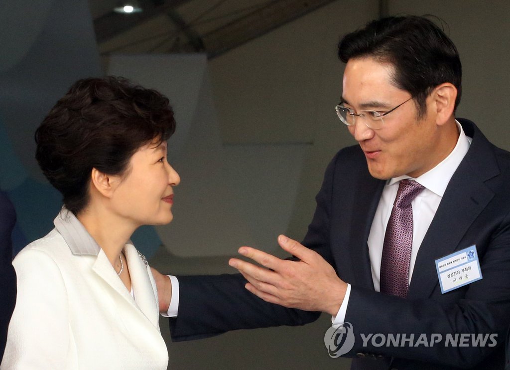 박근혜 대통령(왼쪽)과 이재용 삼성전자 부회장 [연합뉴스 자료사진]