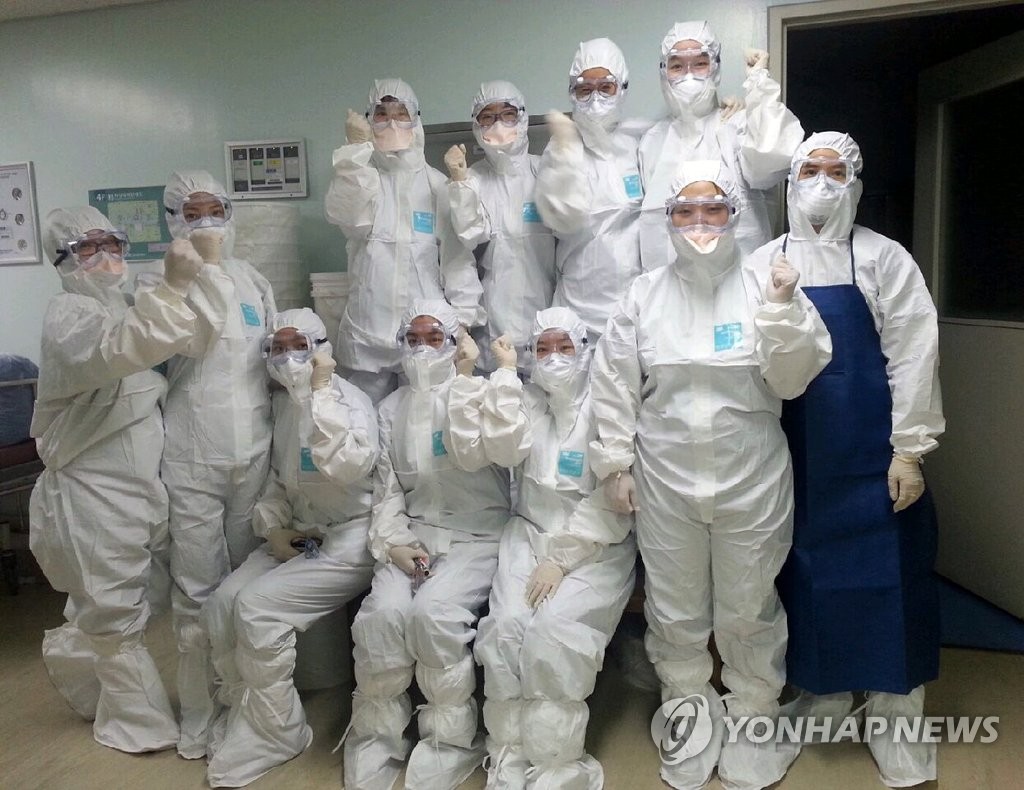 격리 해제된 을지대병원 의료진(연합뉴스 자료사진)