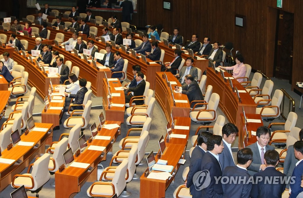 국회법 재의안 투표자 최종 130명…54분만에 '불성립'선언