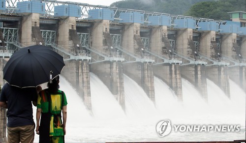 폭우에 수위조절 나선 춘천댐