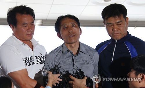 압송되는 '트렁크 시신' 강도살인 용의자 김일곤