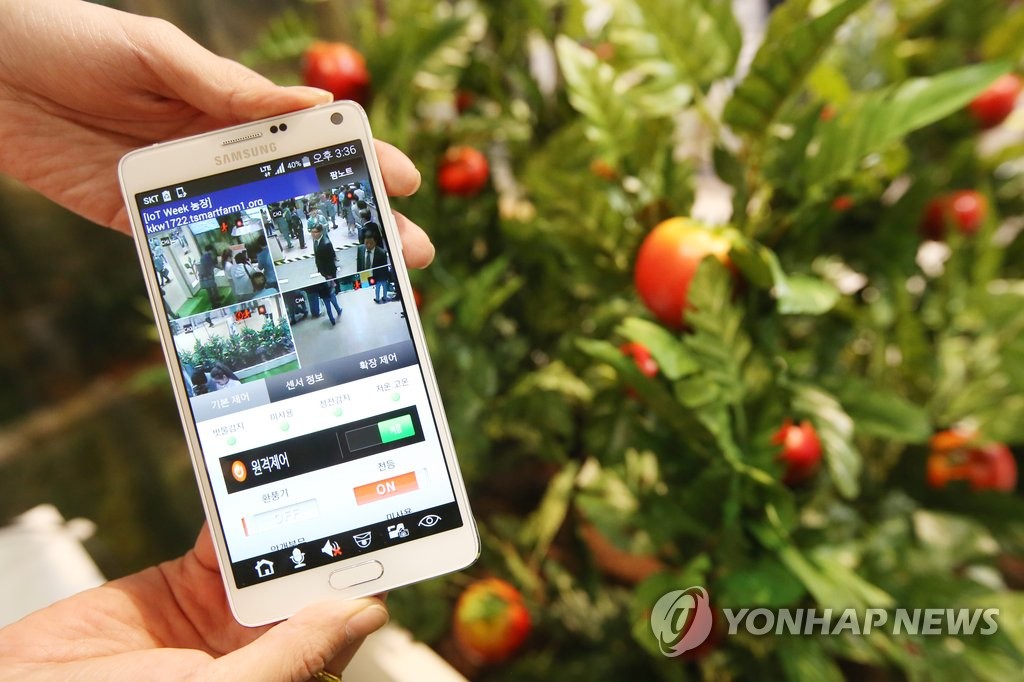 '2015 사물인터넷 국제전시회'에서 시연된 농장 원격 제어 관리시스템<<연합뉴스 자료사진>>