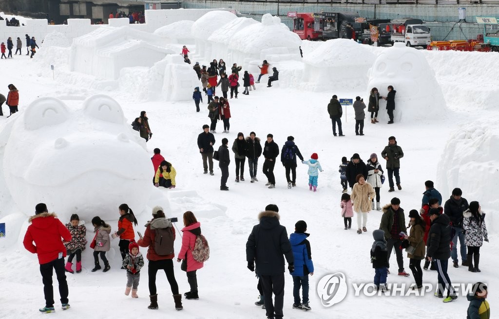 지난해 대관령 눈꽃축제장 찾은 관광객