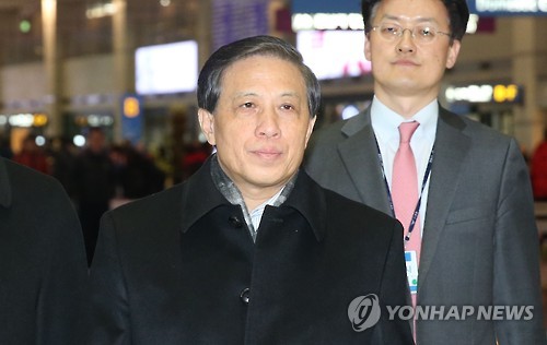 장예쑤이 중국 외교부 상무부부장 공항으로 입국