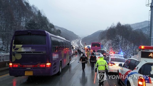 원주 중앙고속도로서 차량 20여 대 추돌