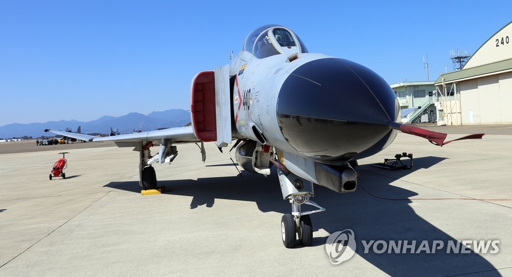 일본 F-4 전투기