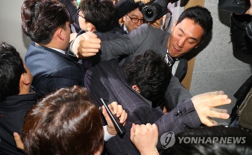 국민의당 경선과정 두고 몸싸움