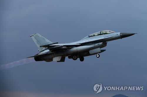 공군 F-16D 전투기