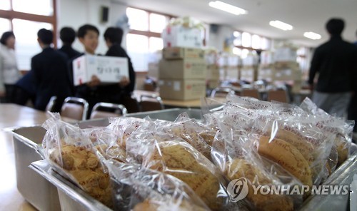 급식실 마비에 밥 대신 빵으로…일부 학교는 단축수업 - 1
