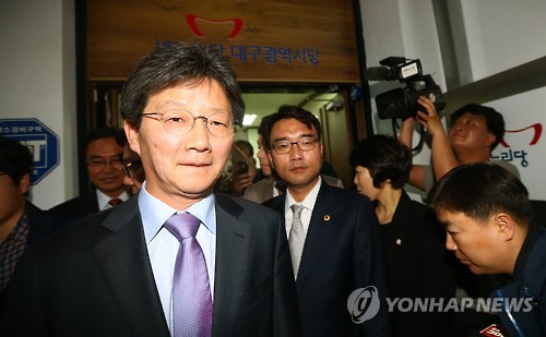 옅은 미소
