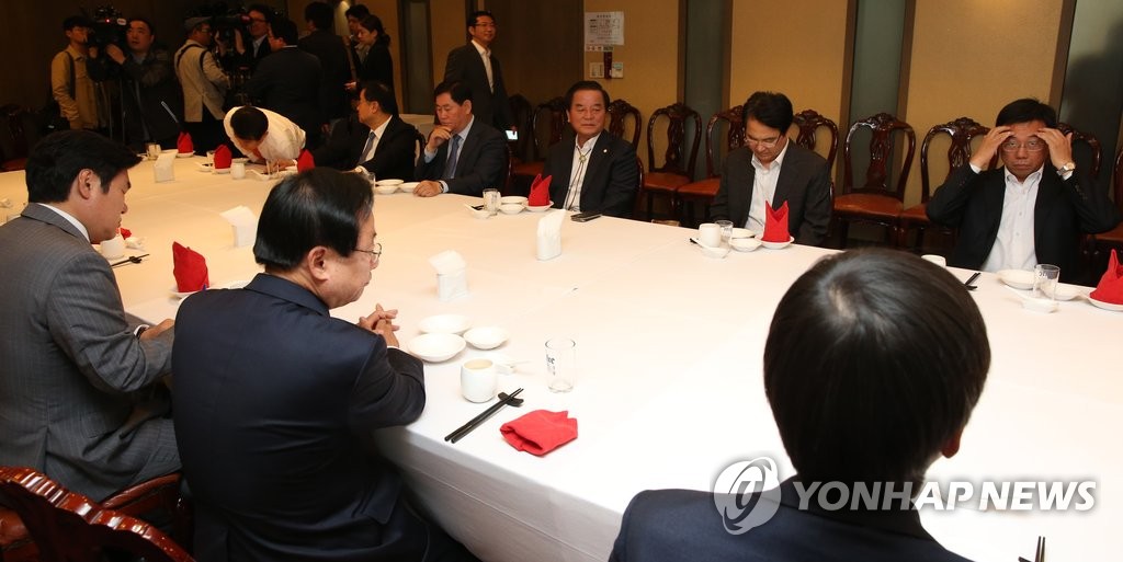 패배의 깊이 만큼 무거운 새누리 중진들의 오찬