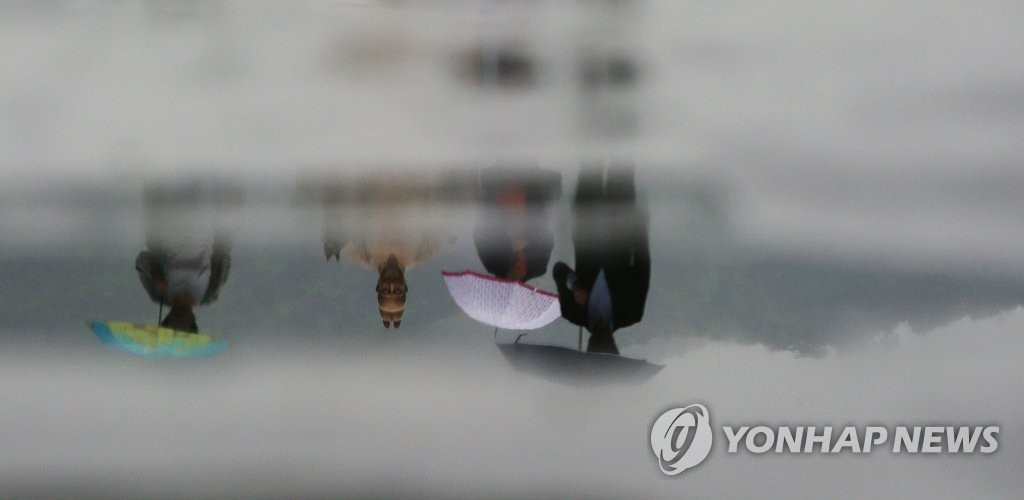 <내일날씨> 전국 흐리고 비 오다 낮에 대부분 그쳐 - 1