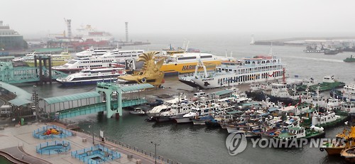 발 묶인 인천 여객선·어선들