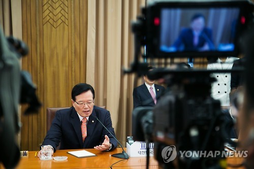 정의장 "朴대통령, 국회법 거부권 행사하지 않을 것" - 4
