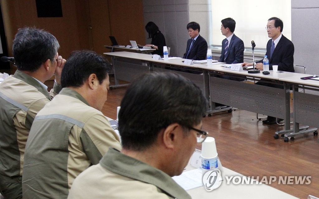 STX조선해양 찾은 법관들