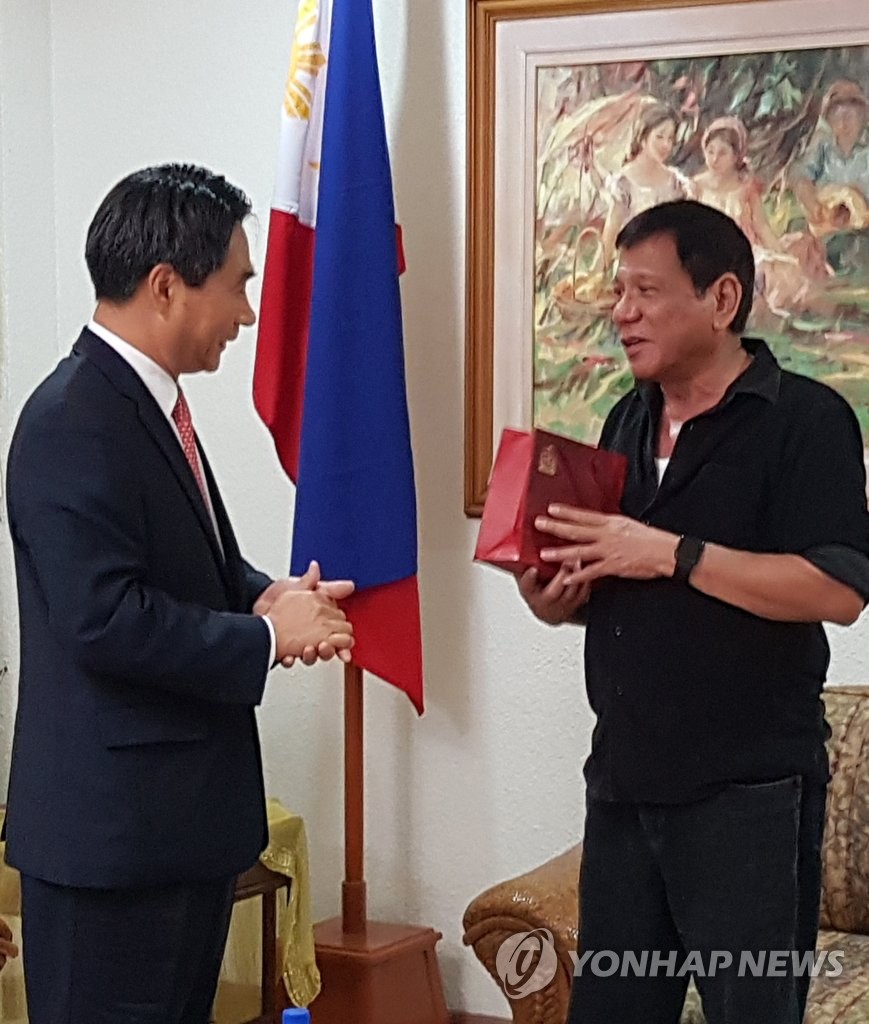 김재신 대사, 두테르테 필리핀 대통령 당선인 예방