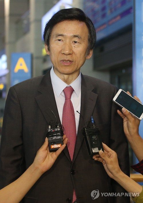 쿠바 방문 성과 설명하는 윤병세 외교장관