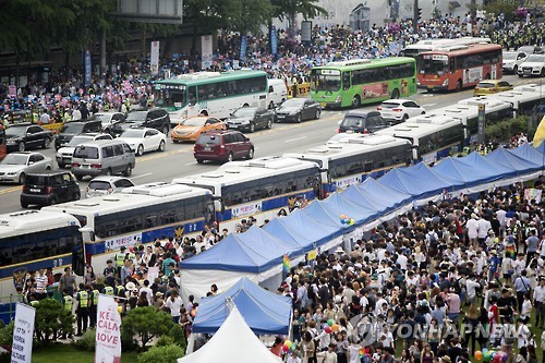 퀴어축제와 반대 집회