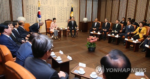 박 대통령, 여야 지도부와 환담