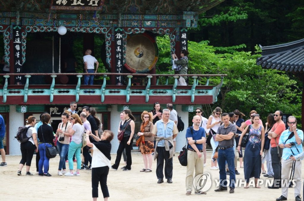 지난 6월 프랑스 여행업체 관계자들의 한국 불교문화 탐방 장면