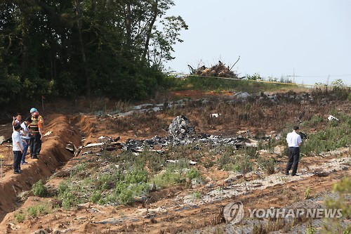무안서 경비행기 추락…3명 사망