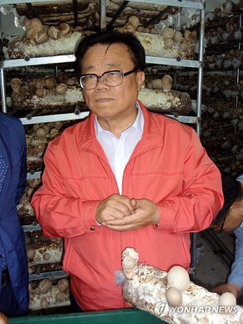 이동필, 진주서 스마트 팜 확산 점검