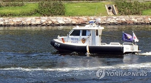 경인아라뱃길 수색하는 경찰