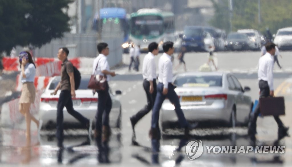 오늘 가마솥더위 절정·전국 폭염특보…낮 최고 37도 - 1