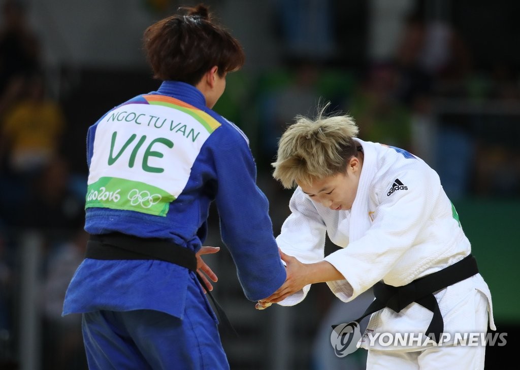 <올림픽> 인사도 매너 있게