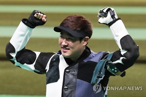 '소총 간판' 김종현