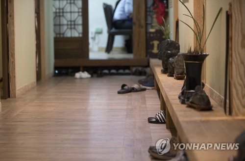 김영란법 시행 이후 한산한 식당의 모습