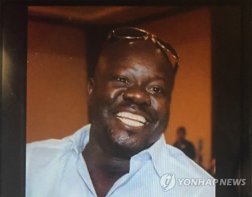 美경찰 총에 희생된 난민출신 흑인 올랑고