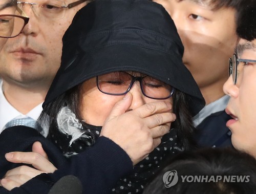 아수라장 속 검찰출두