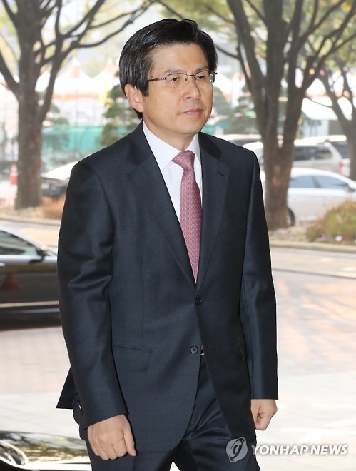 출근하는 황 총리