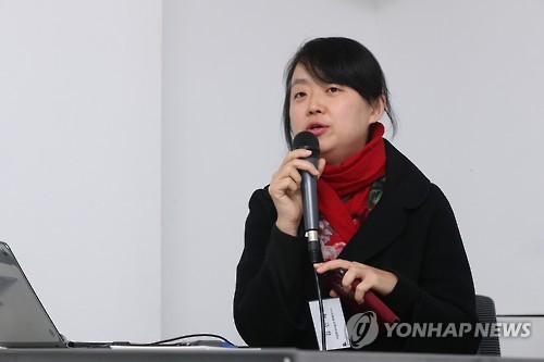 질의응답하는 김인혜 학예연구사