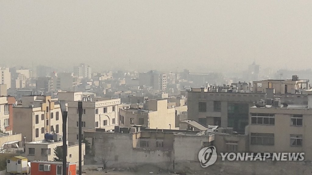 스모그 자욱한 테헤란 시내