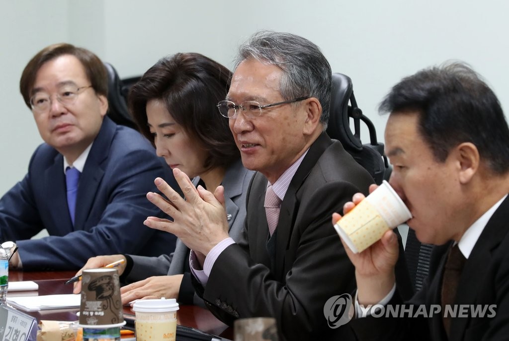 발제하는 김형오 전 국회의장